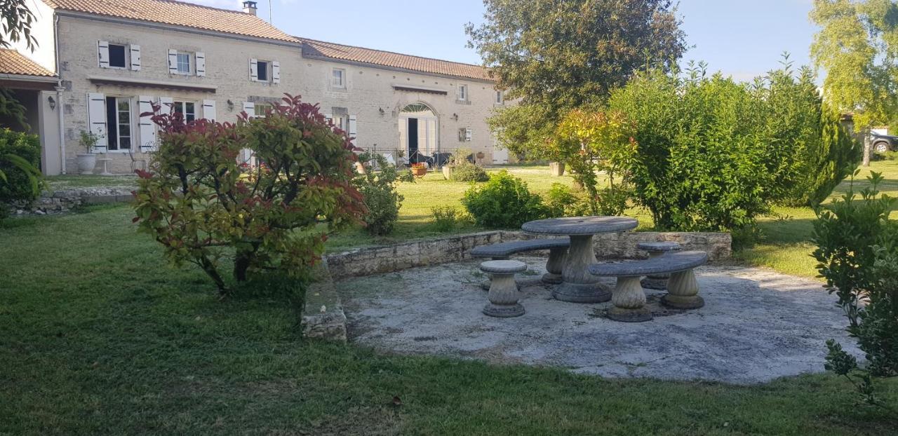 La Revetizon Bed and Breakfast Siecq Buitenkant foto